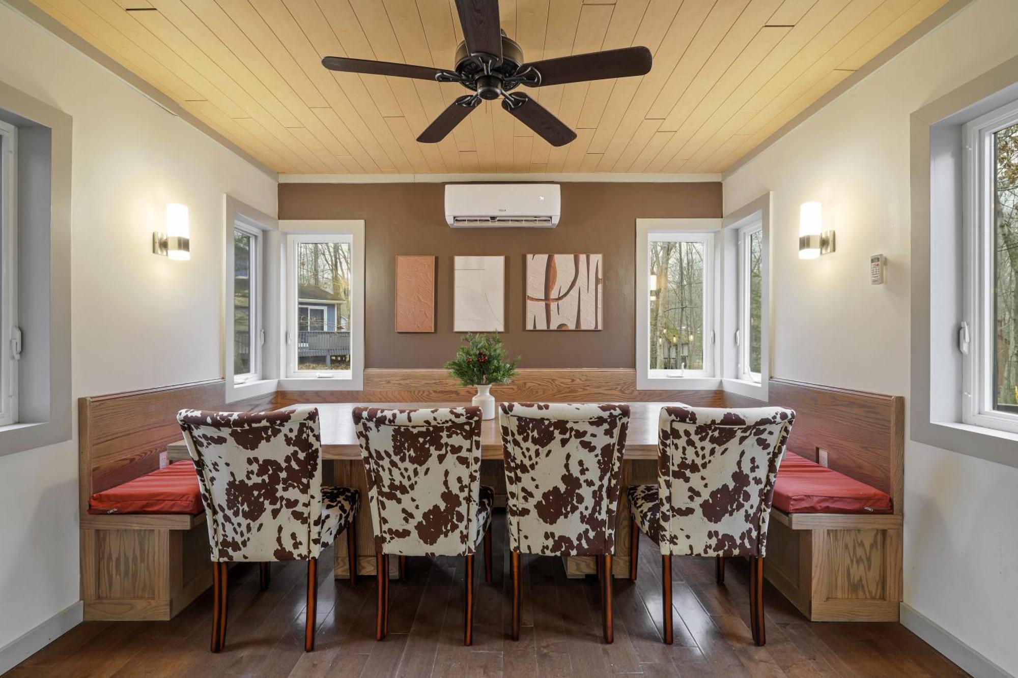 Luxurious Poconos Retreat - Hot Tub, Sauna, Games