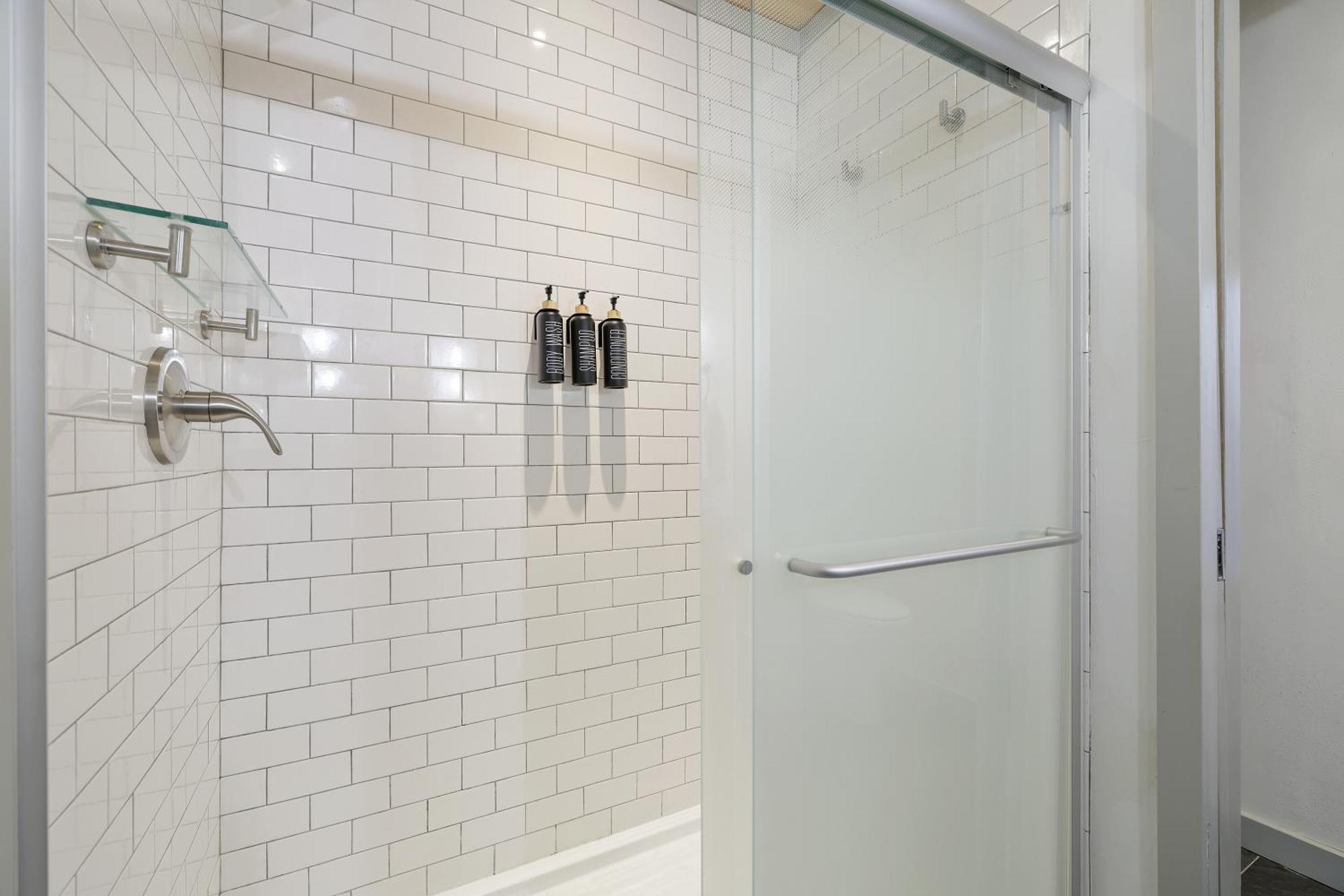 Apartment Luxurious Poconos Retreat - Hot Tub, Sauna, Games *