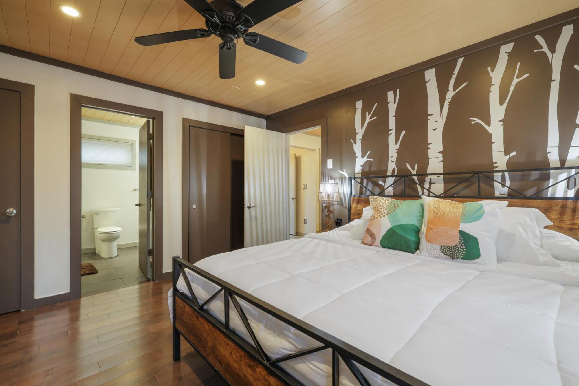 Luxurious Poconos Retreat - Hot Tub, Sauna, Games