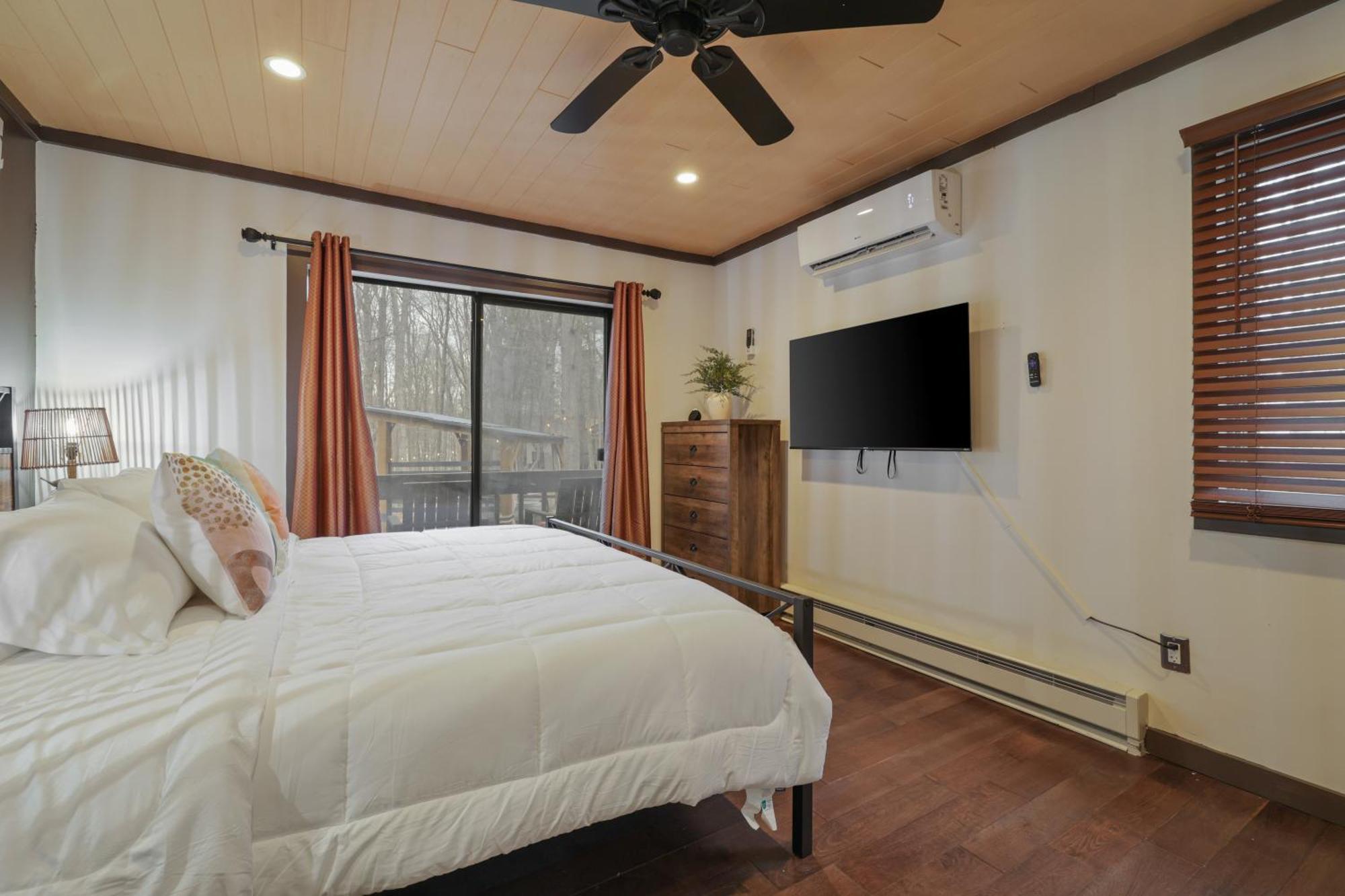 Luxurious Poconos Retreat - Hot Tub, Sauna, Games Apartment *