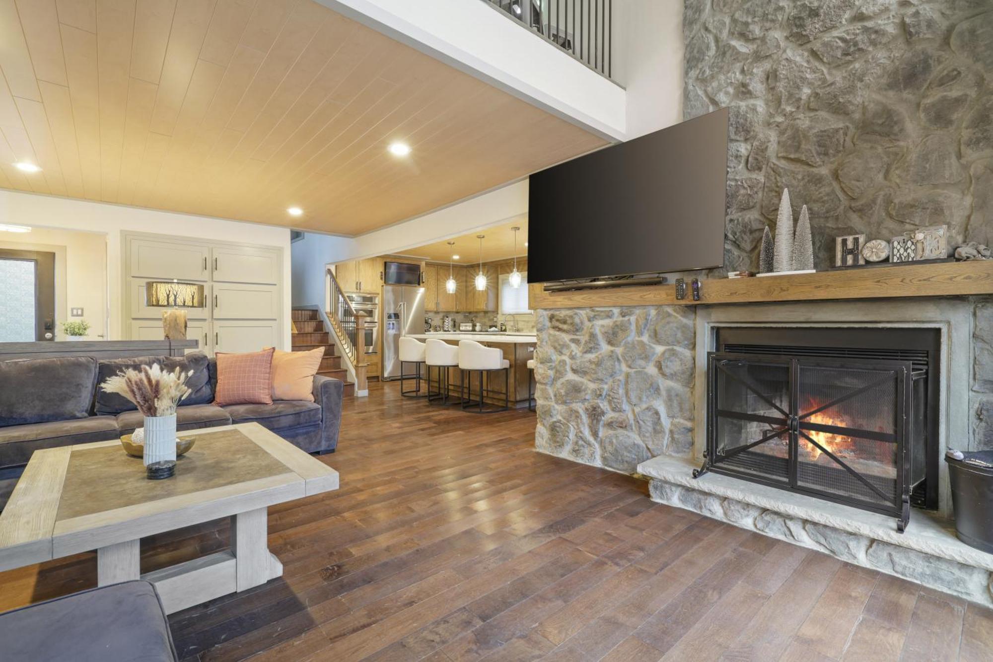 Apartment Luxurious Poconos Retreat - Hot Tub, Sauna, Games