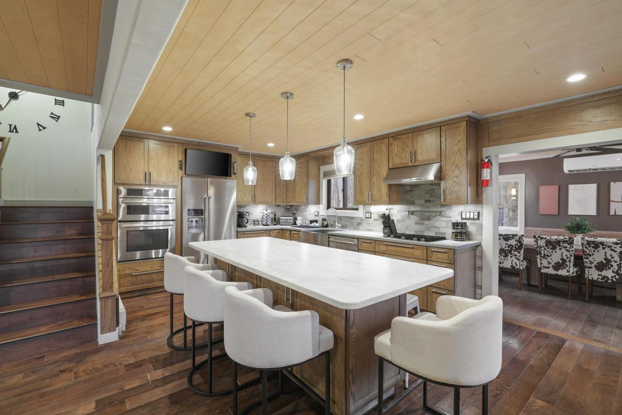 Apartment Luxurious Poconos Retreat - Hot Tub, Sauna, Games East Stroudsburg