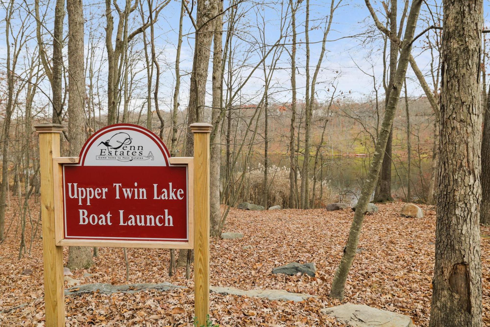 Luxurious Poconos Retreat - Hot Tub, Sauna, Games * East Stroudsburg