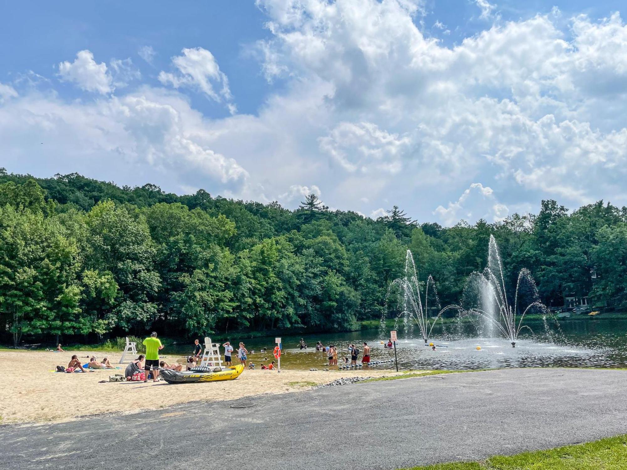 Apartment Luxurious Poconos Retreat - Hot Tub, Sauna, Games
