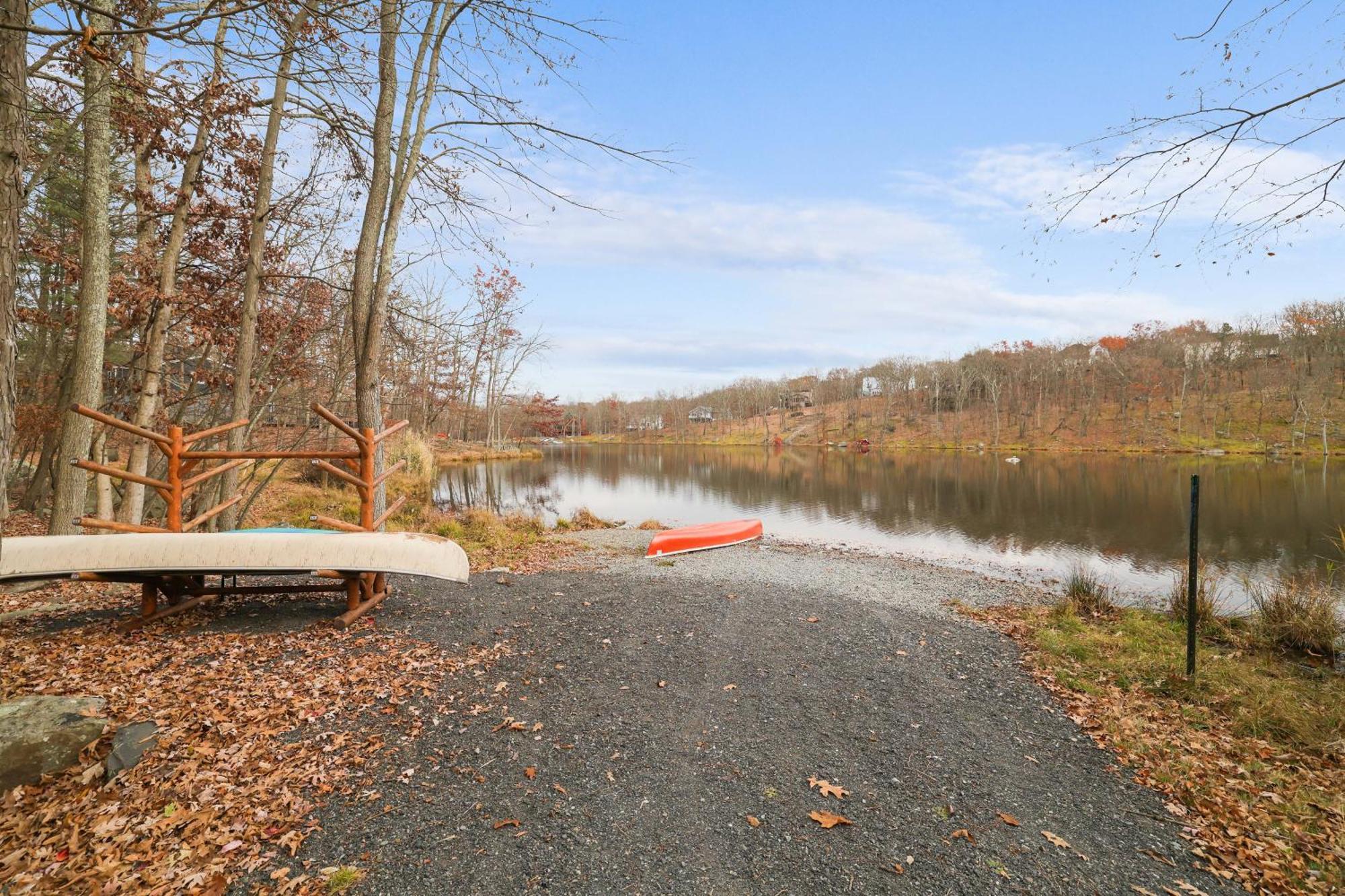 Luxurious Poconos Retreat - Hot Tub, Sauna, Games Apartment *